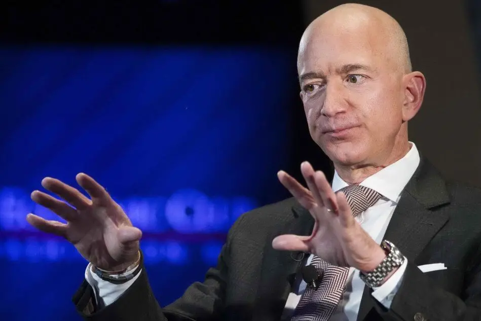 Forbes ha stilato la classifica degli americani più ricchi del mondo: in testa c'è il fondatore di Amazon Jeff Bezos (Ansa)