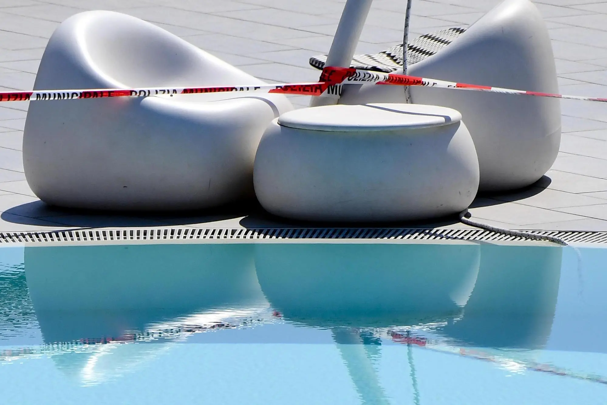 Bimbo di 4 anni muore annegato in piscina nel Viterbese (Ansa - Fusco)