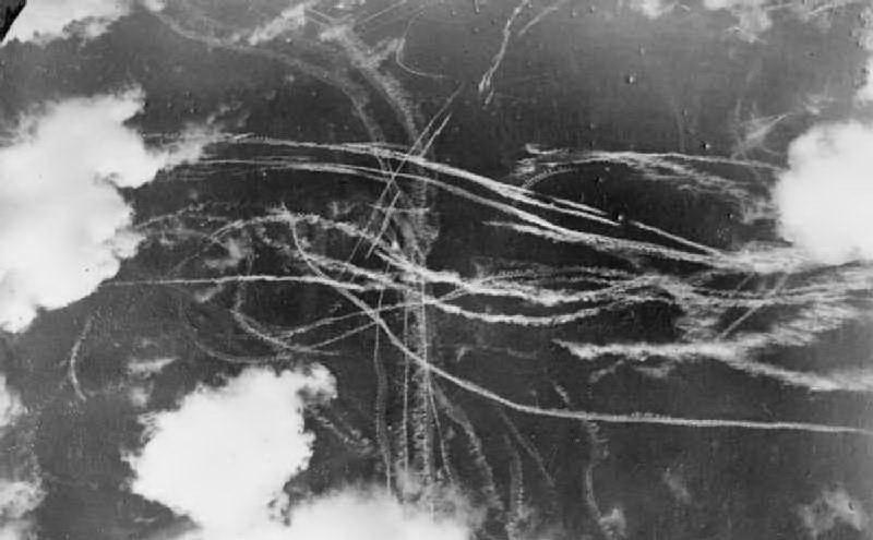 I cieli inglesi dopo uno scontro aereo tra Raf e Luftwaffe