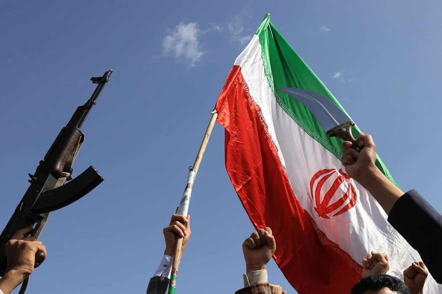 La bandiera iraniana (Ansa)