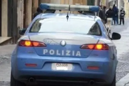 Una volante della polizia a Sassari (Foto d'Archivio)