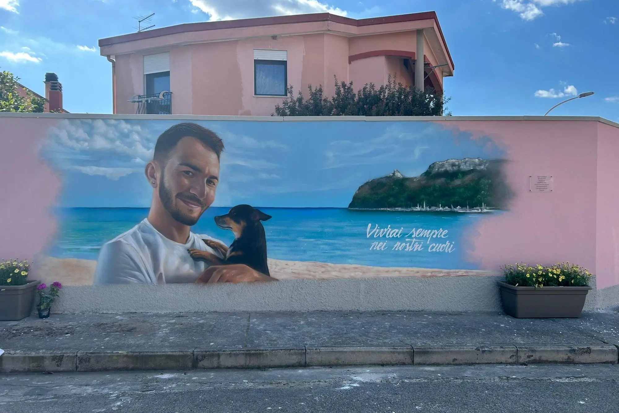 Il murale dedicato a Nicola Salis (foto Lai)