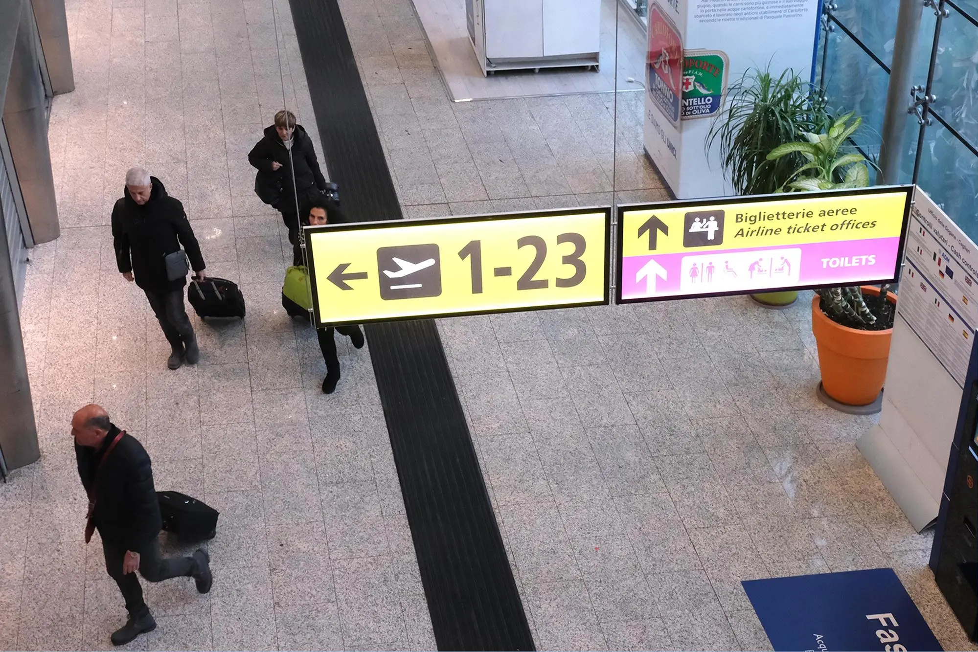 L'aeroporto di Elmas (Archivio L'Unione Sarda)