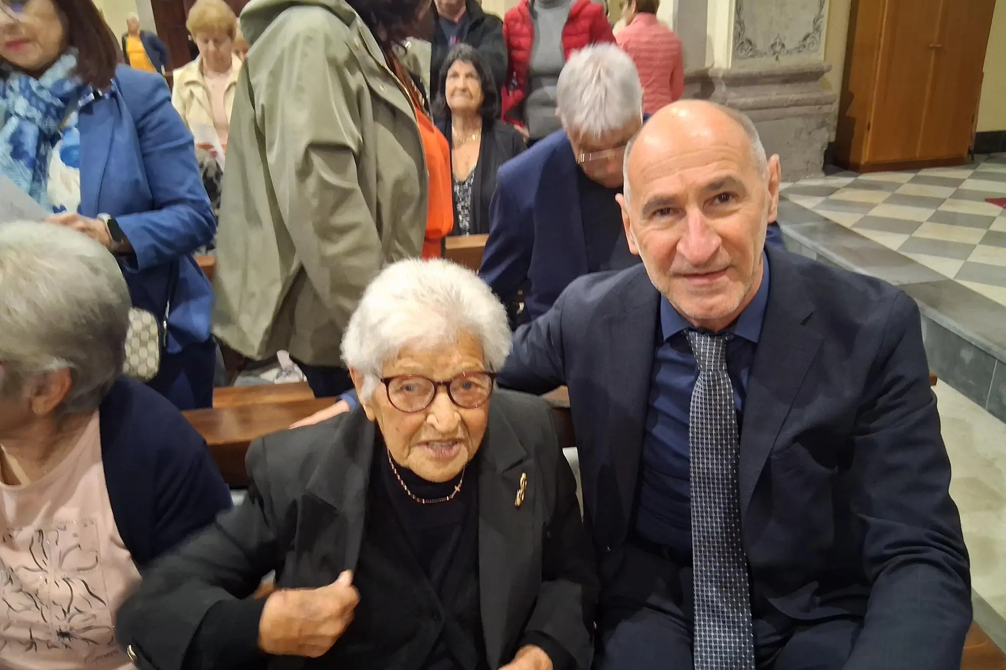 Maria Pinna col sindaco Tore Ghisu (Oggianu)