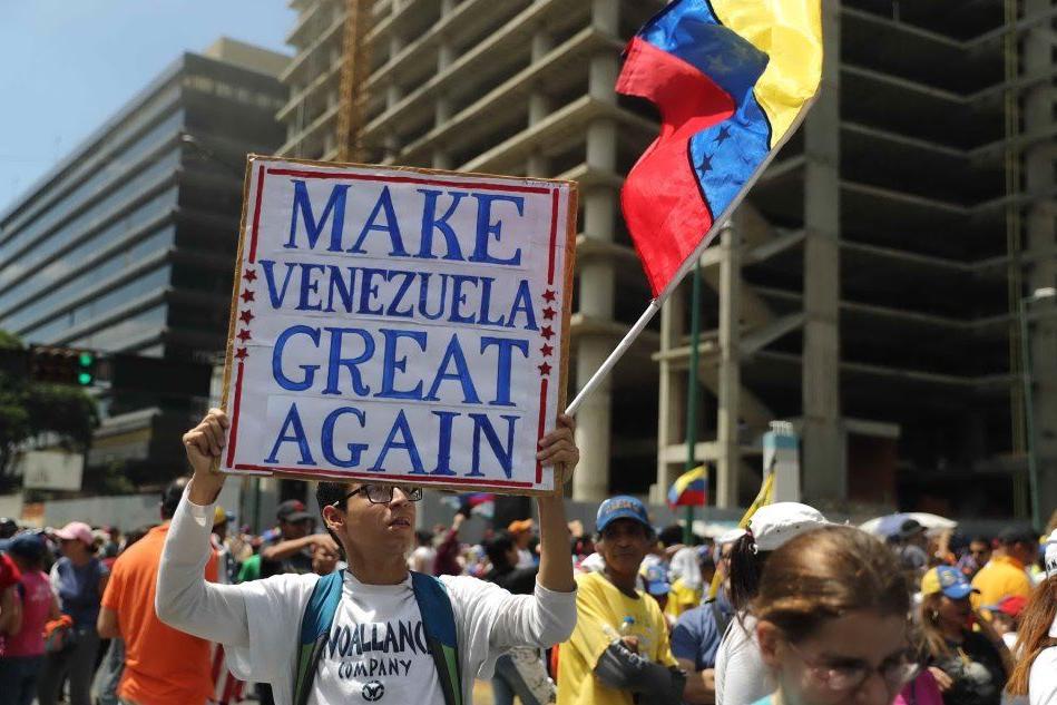 Venezuela, in piazza per Guaidò e Maduro