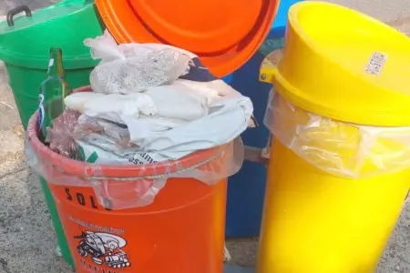 I cestini con i rifiuti domestici a Simaxis (foto del Comune)