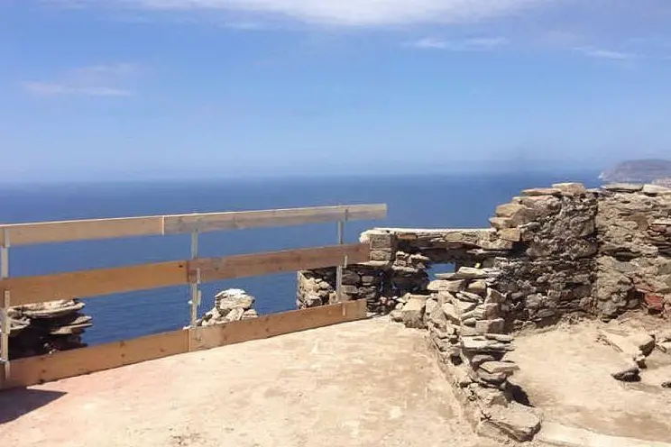 La vista dalla torre di Capo Falcone