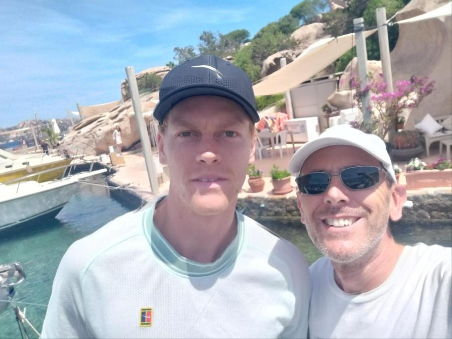 Sinner arriva in Sardegna per restarci: il numero uno del tennis mette su casa in Gallura