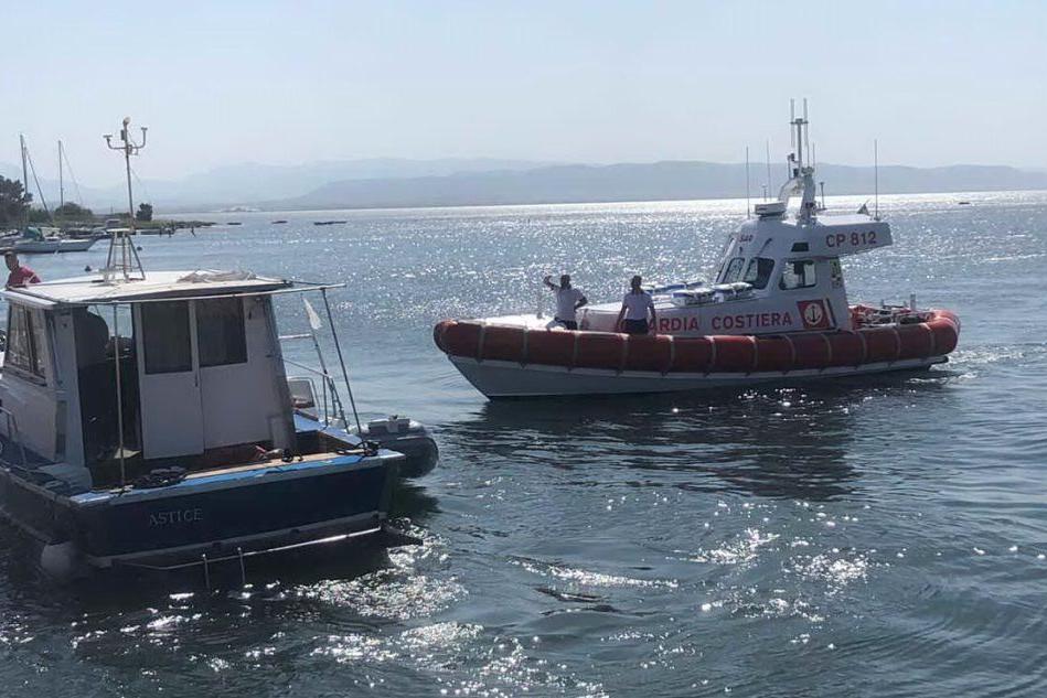Scivola sulla barca e si procura gravi ferite: soccorso a Sant'Antioco