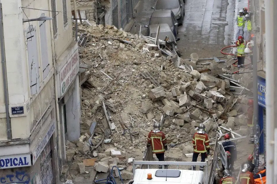 I palazzi crollati a Marsiglia lunedì scorso (Ansa)