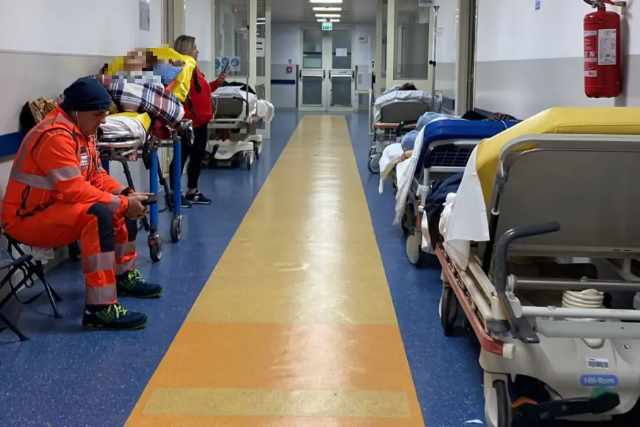 Pazienti in attesa al Santissima Trinità di Cagliari