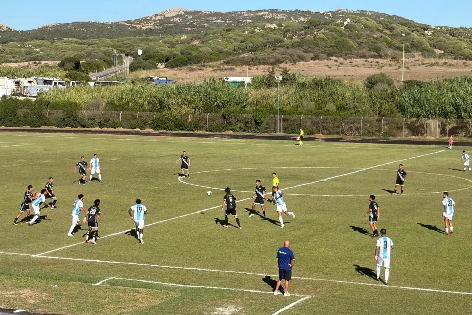 Una fase del derby di Coppa fra Santa Teresa e Ilva (G. Pischedda)