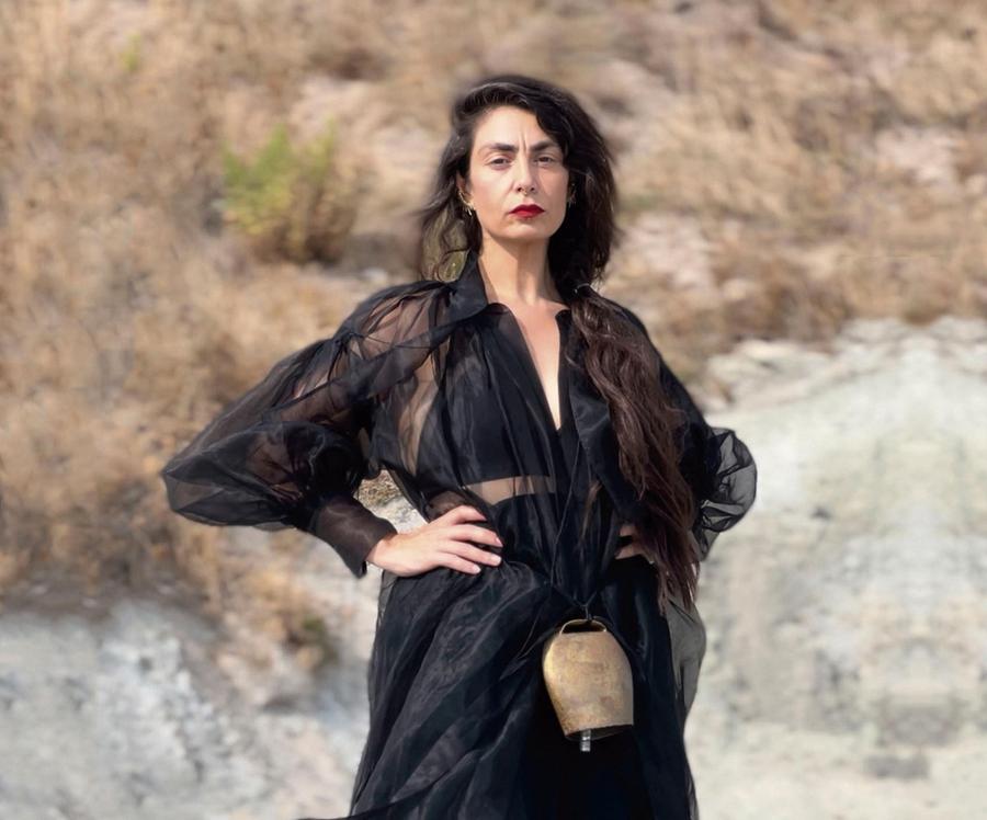 L’artista Monica Mura porta i campanacci al museo di Madrid