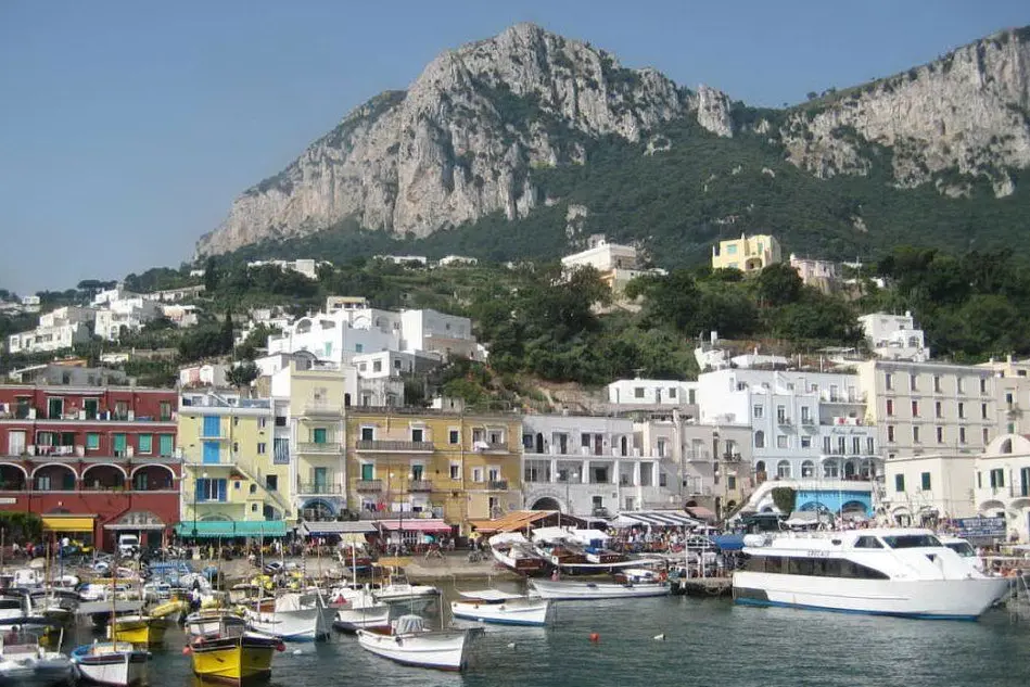 Il porto di Capri (foto wikimedia)