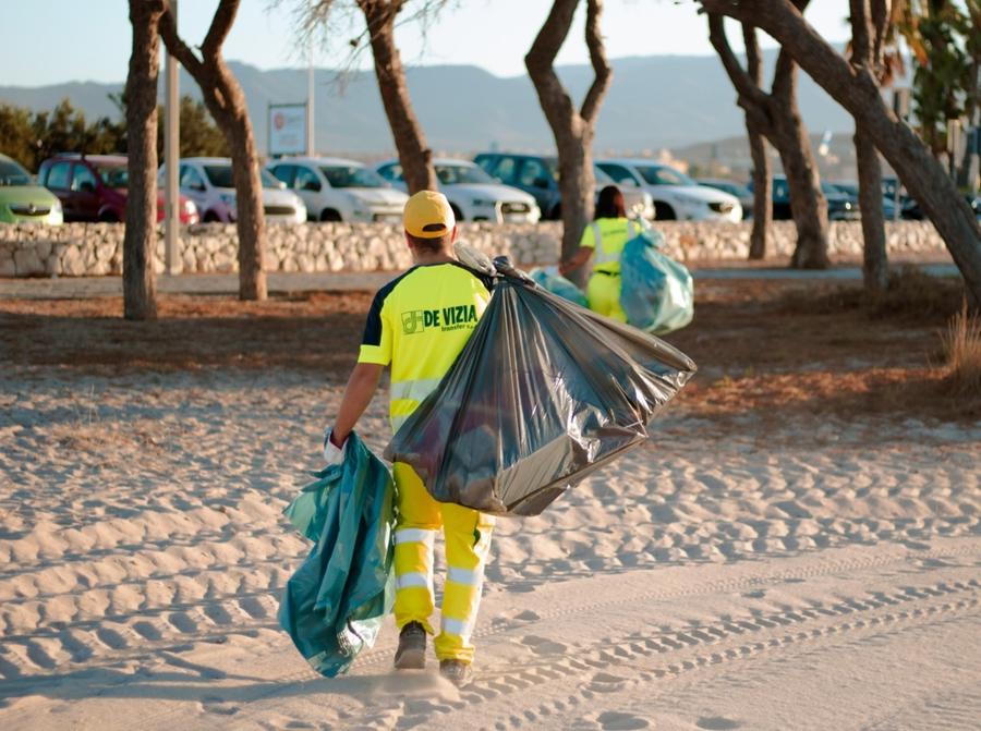 Per la pulizia delle spiagge il Comune gioca d’anticipo
