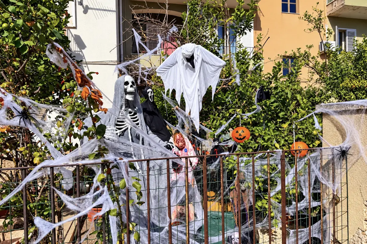 Halloween nei giardini di un’abitazione privata di Pirri (Cagliari)