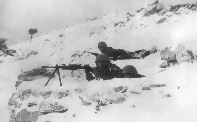 Soldati italiani in Albania durante l'inverno