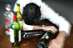 Un'altra emergenza è l'alcolismo (foto archivio Unione Sarda)