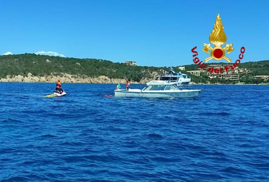 Barca finisce su una secca ad Arzachena: paura per quattro persone, salvate dai Vigili del fuoco