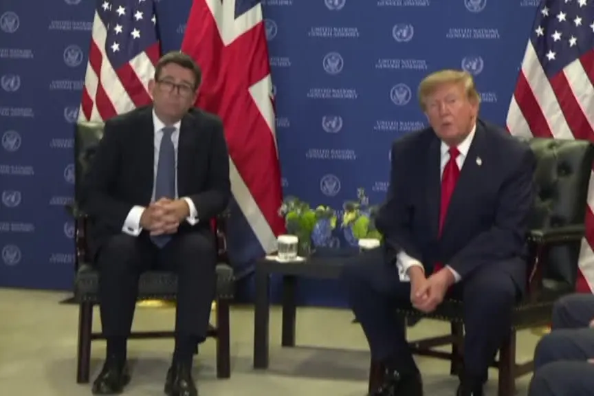 Trump contro l'accordo Uk sulle isole Chagos: "Terribile, è ridicolo"