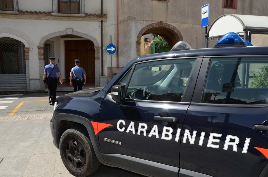 Quartu, aggredisce i carabinieri durante un controllo: arrestato 41enne con documenti falsi