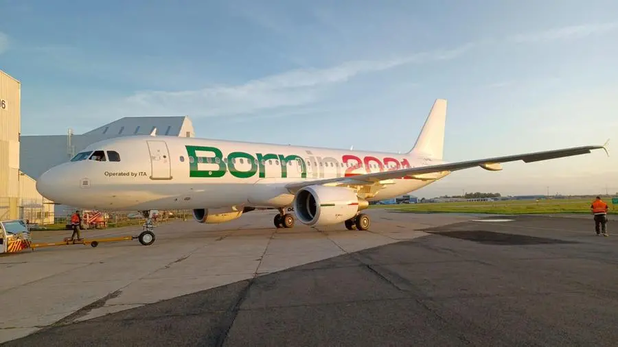 Un Airbus A320 della flotta di Ita con livrea “Born in 2021” (Foto Ansa)
