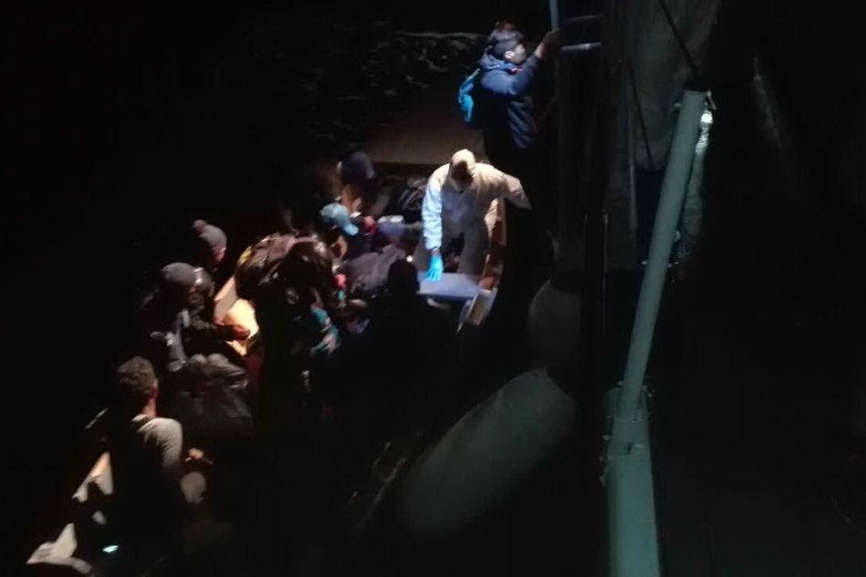 Tunisia, nave contro un barcone di migranti: almeno 8 morti e decine di dispersi
