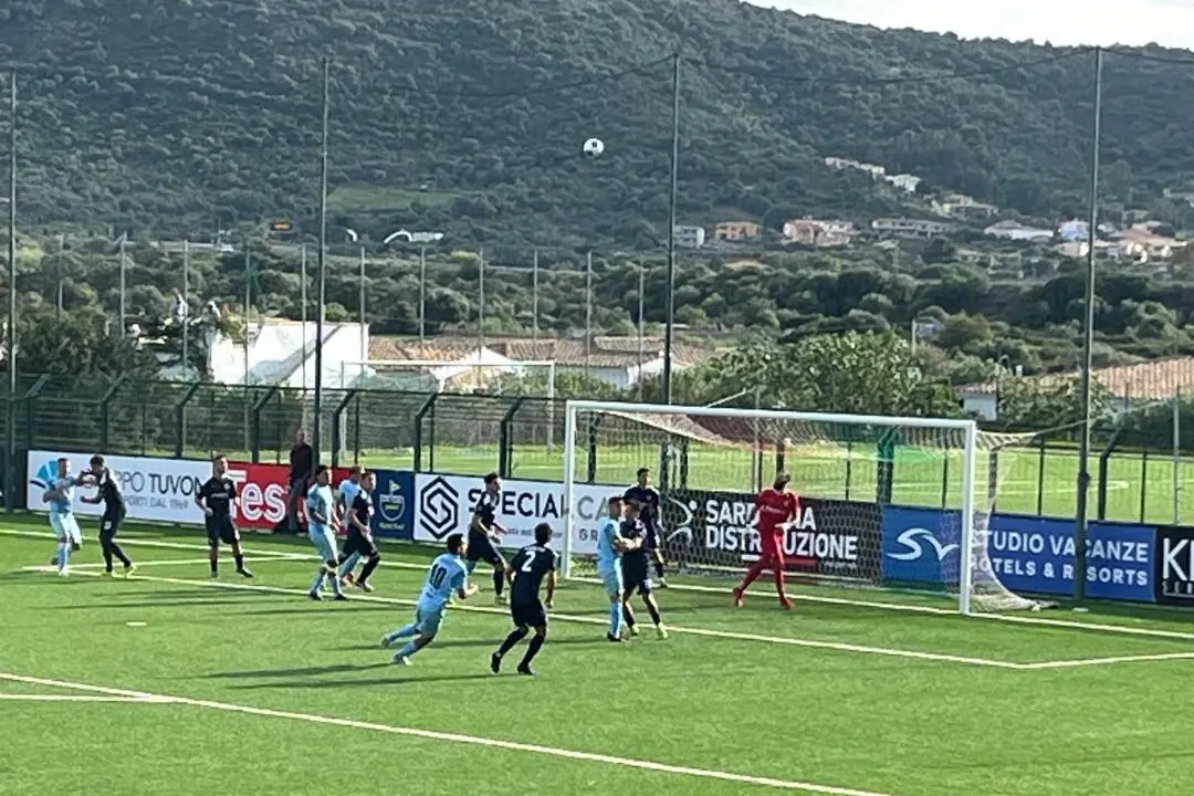 Occasione del Budoni nel derby con l'Olbia (foto Ilenia Giagnoni)