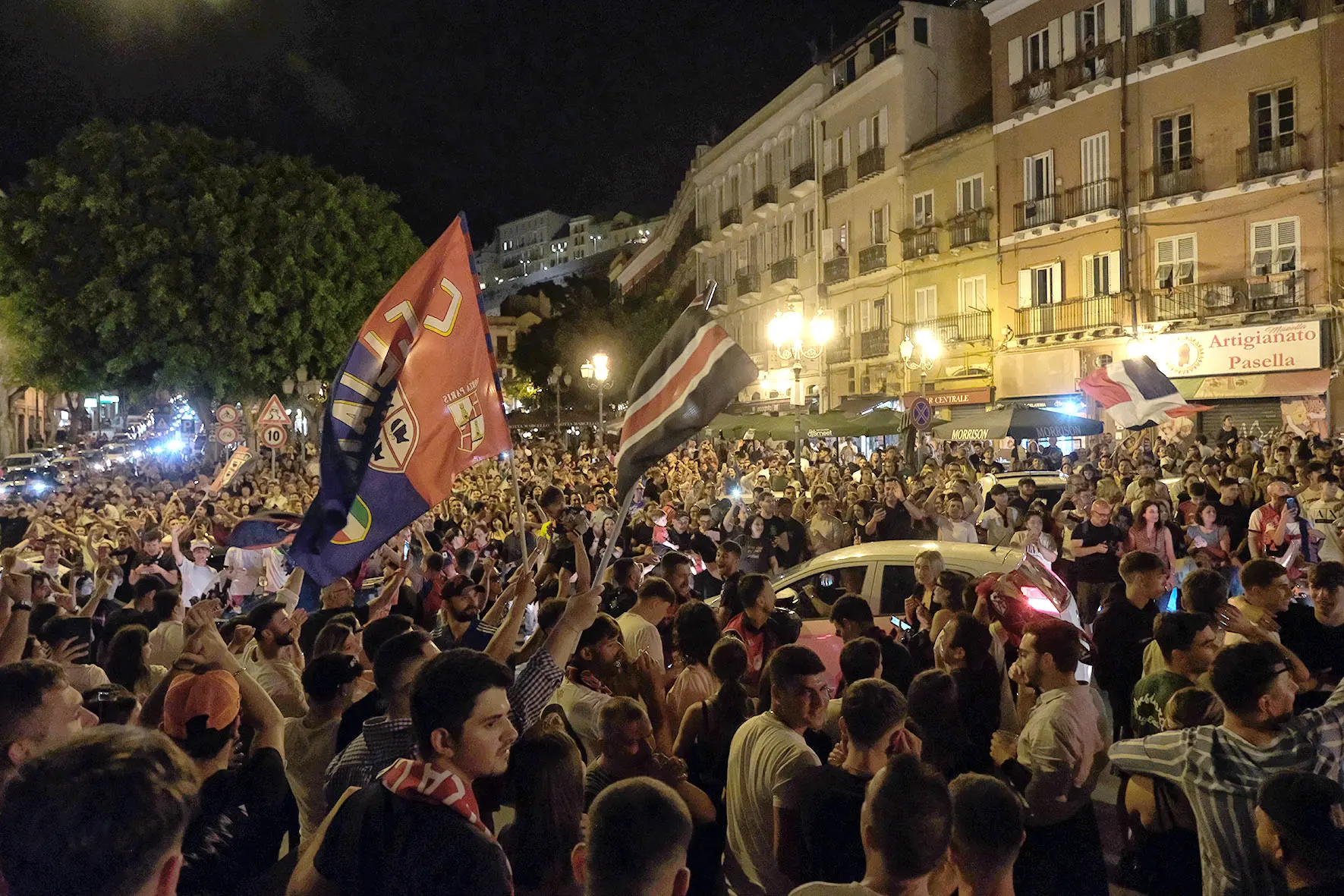 La festa in piazza Yenne (Ungari)