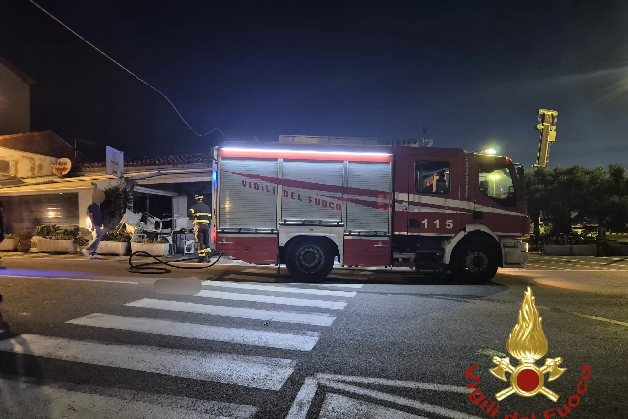 L'incendio a Palau (foto vigili del fuoco)