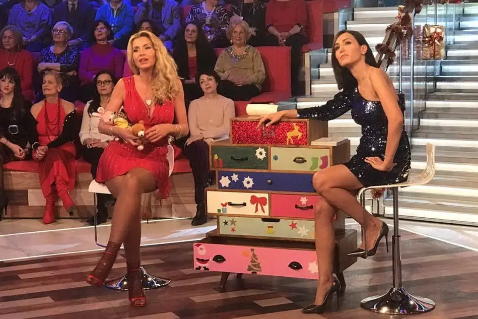 Valeria Marini e Caterina Balivo (Foto Twitter Vieni da me)