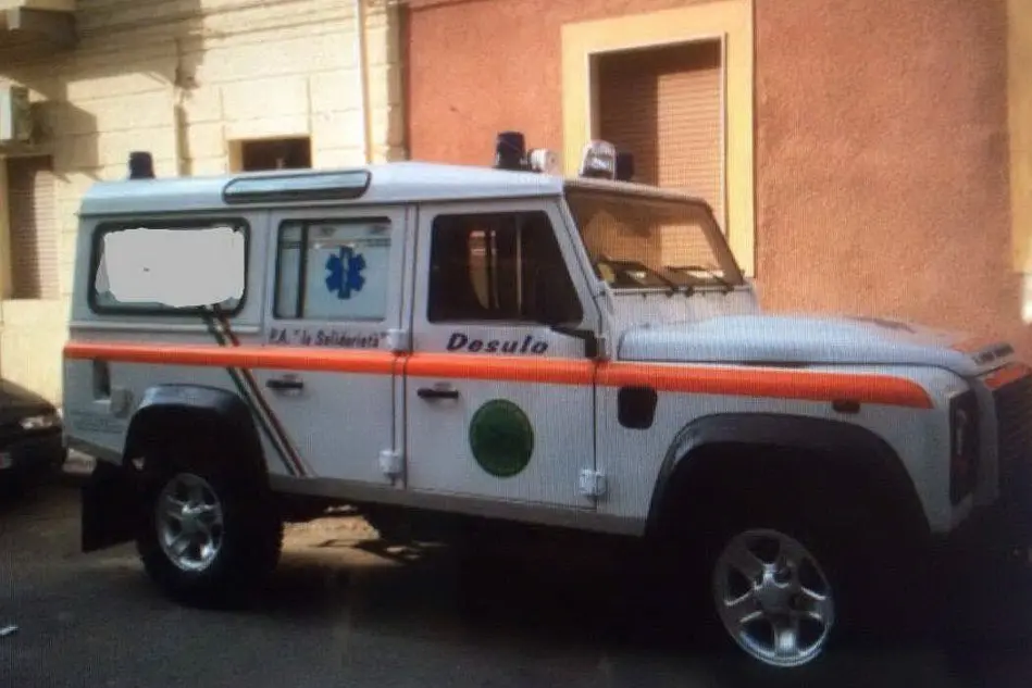 L'ambulanza dei volontari del soccorso di Desulo