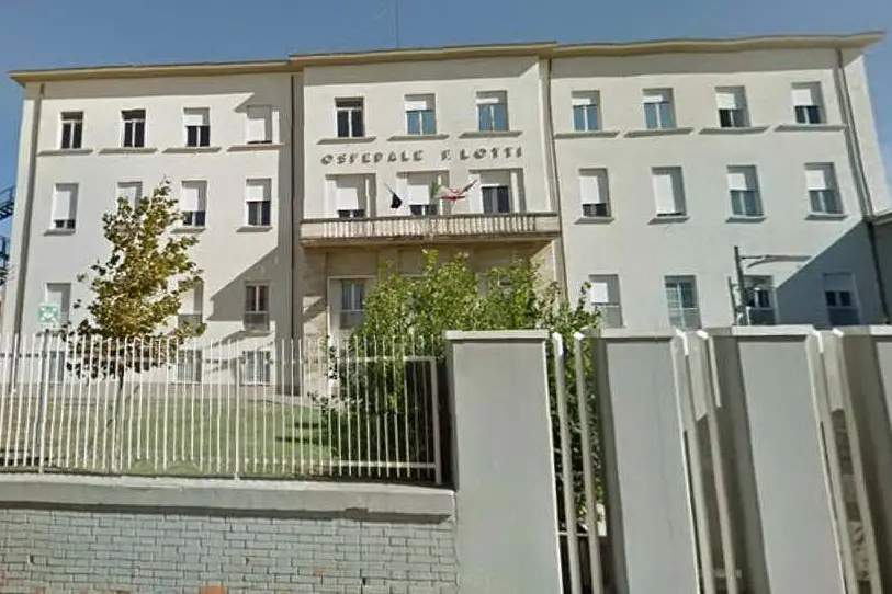 L'ospedale Felice Lotti di Pontedera (foto Google Maps)