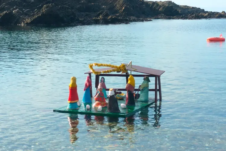 Il presepe nel mare di Stintino (foto concessa)