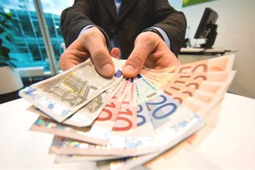 Gli italiani e il denaro contante, un amore a prova di crisi economica