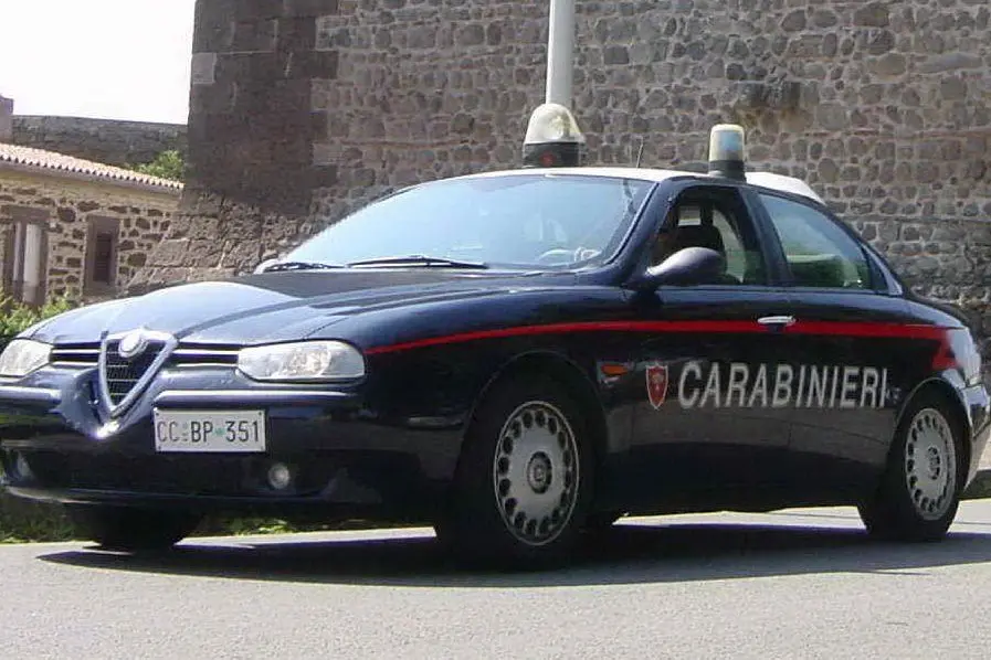 Un'auto dei carabinieri