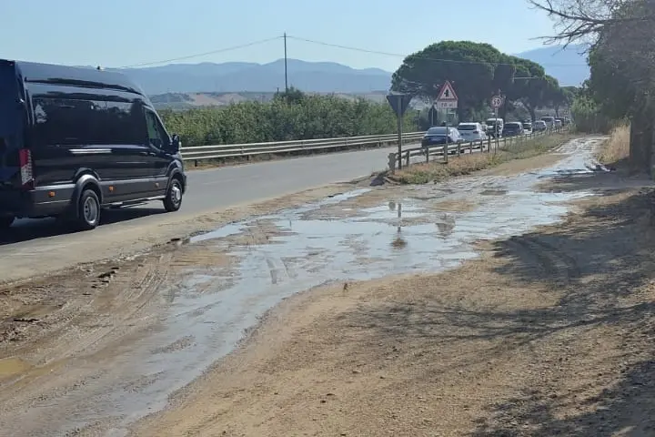 Il fiume d'acqua in via Vivanet a Quartu