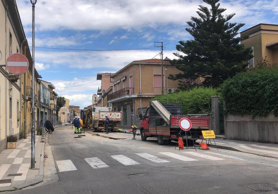 Lavori in corso tra disagi e polemiche