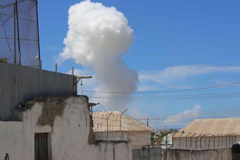 Attentato a Mogadiscio: esplode un'autobomba, decine di vittime