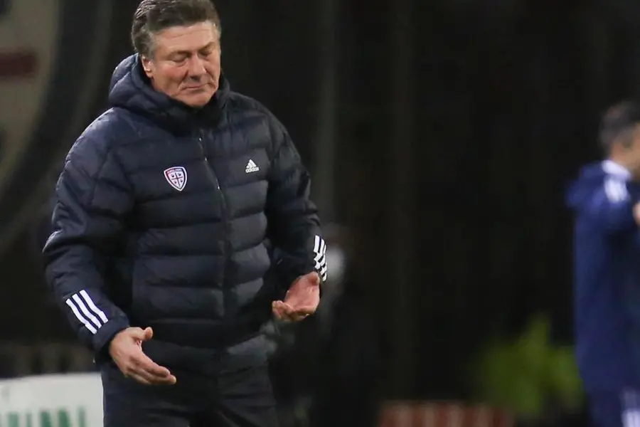 Cagliari's head coach Walter Mazzarri during the Italian Serie A soccer match Cagliari Calcio vs Juventus FC at Unipol Domus stadium in Cagliari, Sardinia island, Italy,9 April 2022 ANSA/FABIO MURRU