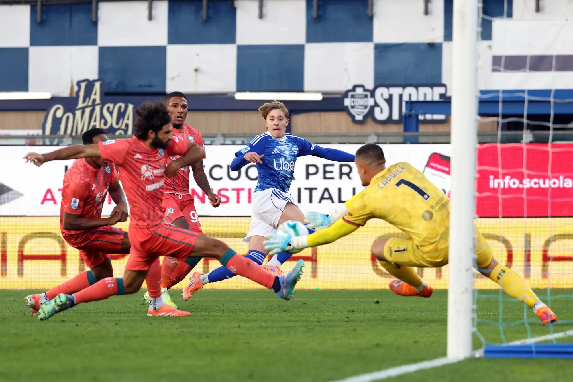 Elia Caprile si oppone a Jesús Rodríguez (Ansa - Matteo Bazzi)