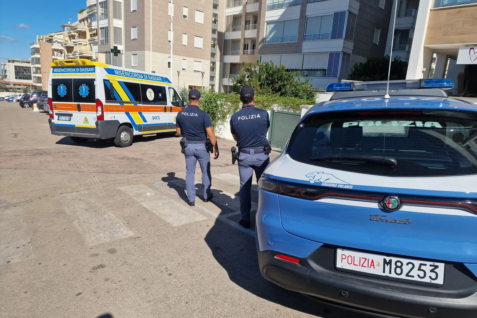 La polizia sul luogo del ritrovamento del cadavere (foto Floris)