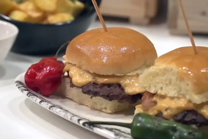 Giornata dell'hamburger: da chef Ferrarini mini guida a smash burger