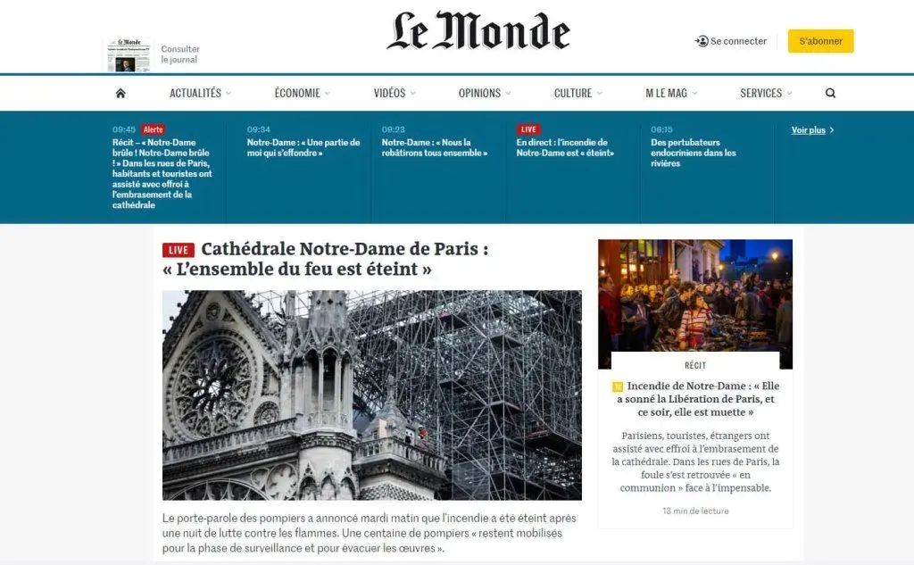 L'incendio è divampato ieri sera sul tetto della Cattedrale (Le Monde)
