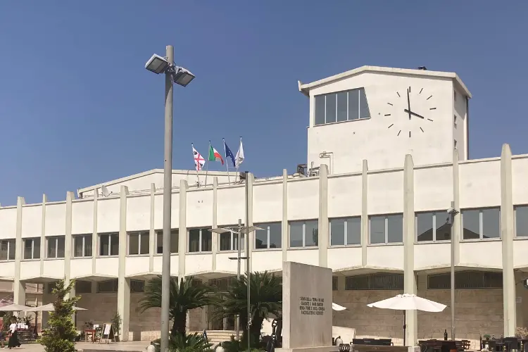 Municipio di Porto Torres (foto Pala)