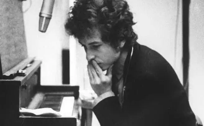 La prima raccolta di sue canzoni è uscita nel 1967