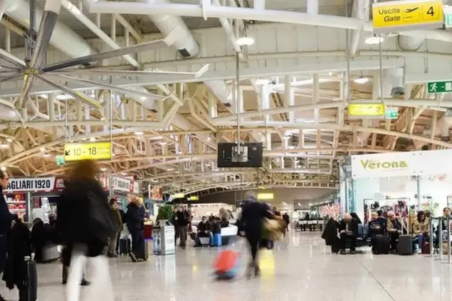 L'aeroporto di Elmas (archivio L'Unione Sarda)