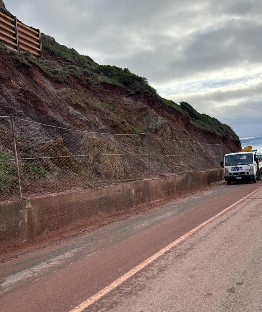 Lavori dopo le frane a Nebida