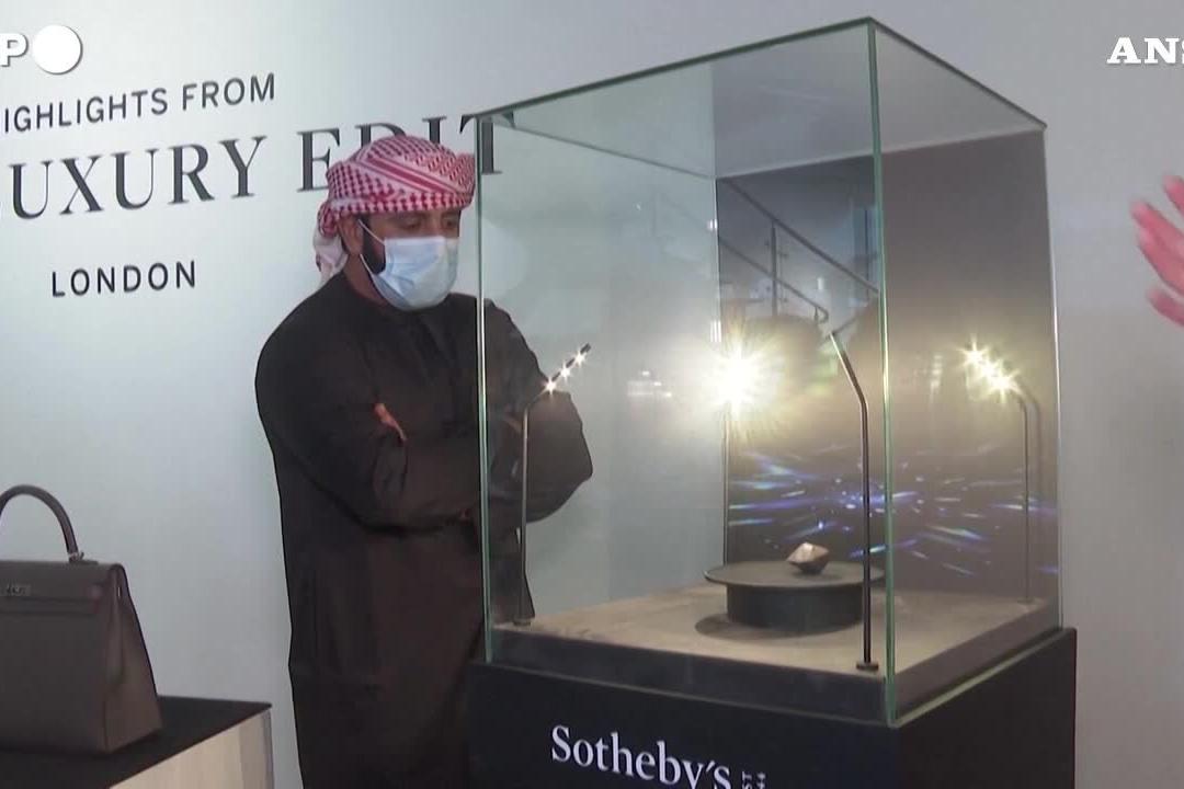 Dubai, esposto al pubblico il più grande diamante nero mai tagliato