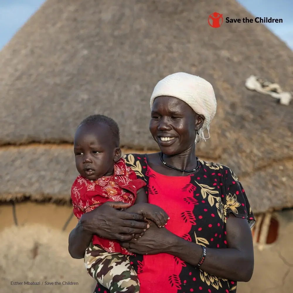 Bambino africano con la madre (foto Save The Children)